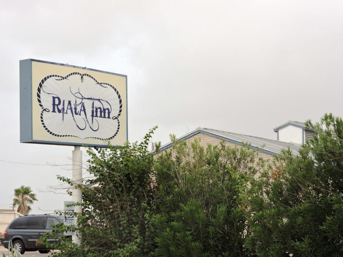 Riata Inn - Crystal City Exterior photo